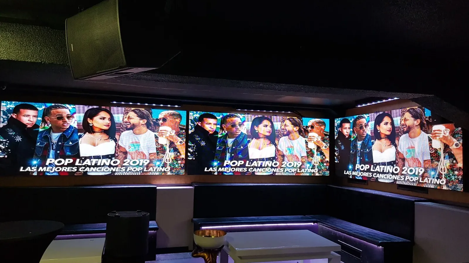 Festinstallation Video Technik in Club – Festinstallation in Club in Zürich. 6x LED-Screen 2x1m und 8x 65 Zoll Monitor.
