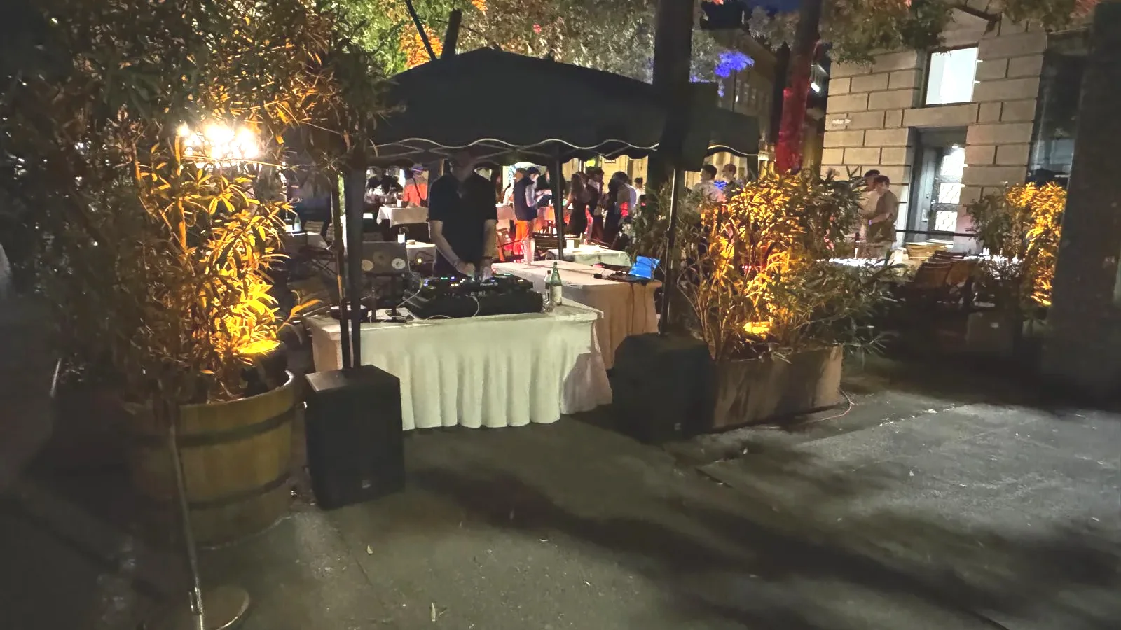 Lichttechnik mit LED-Scheinwerfern und Moving Lights für ein Firmenevent