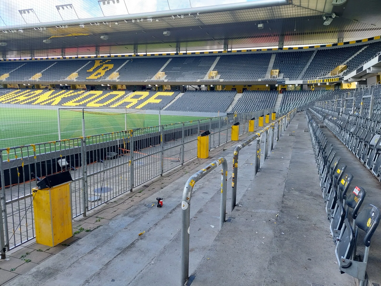 Line-Array-Beschallungsanlage im Wankdorfstadion für den YB-Fanclub