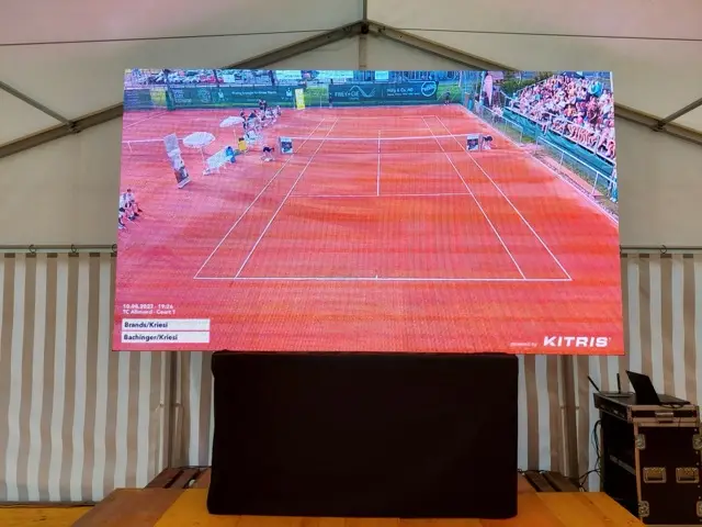 Tennis Turnier – LED-Screen 3.5x2m zur Visualisierung der Spiele auf den Plätzen und Werbung. Beschallung von 6 Tennisplätzen, Barbereich und Festzelt.
