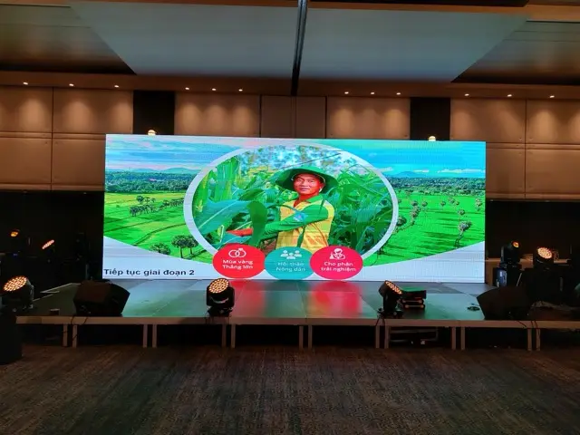 Firmenevent in Genf – Beschallung, Beleuchtung und LED-Wand 8x3m an Firmenevent in Hotel in Genf.