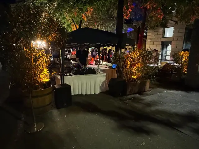 Firmenfest in Zürich – Deko Beleuchtung mit LED Multipar-Scheinwerfern.