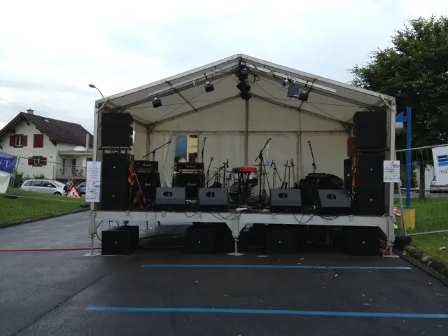 Openair Buchrain mit 8 Bands – Licht- und Tontechnik sowie Gedeckte Bühne.