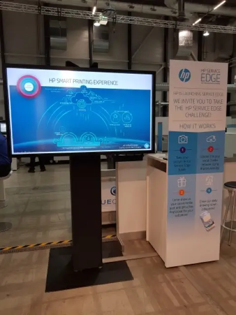 Messestand in der Messe Luzern – Licht- Ton- und Video Technik. Auf dem Bild TV / Monitor 55*" mit Touch Screen.
