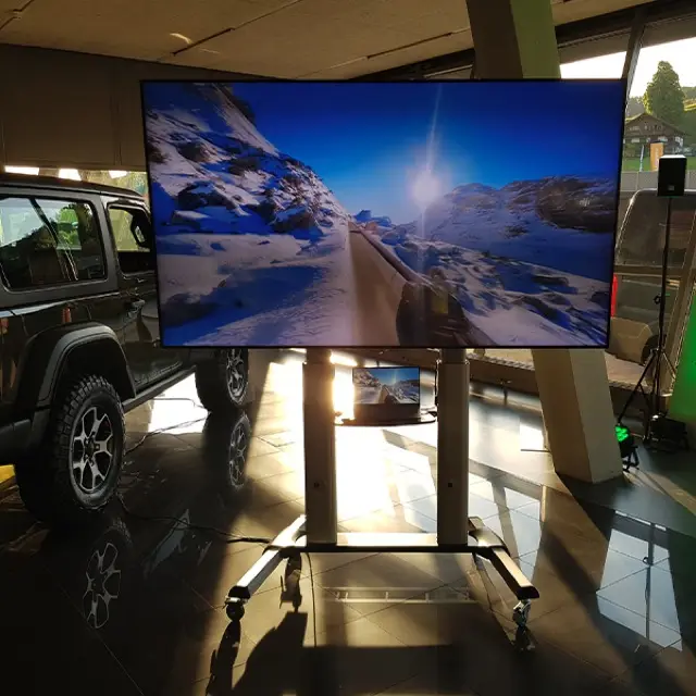 Kundenanlass in Autohaus mit Enthüllung von neuem Modell – Dekolicht, TV / Monitor und Tontechnik.