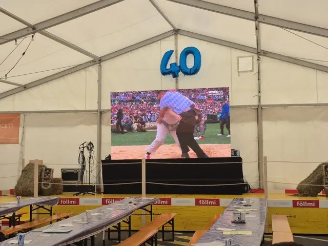 Live Übertragung von Schwingfest 2025 – LED-Screen 3.5x2m auf Bühnenpodest.