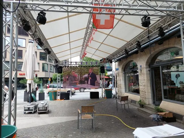 Public Viewing im Wallis – LED-Screen 3.5x2m, Beschallungsanlage und Zelt.
