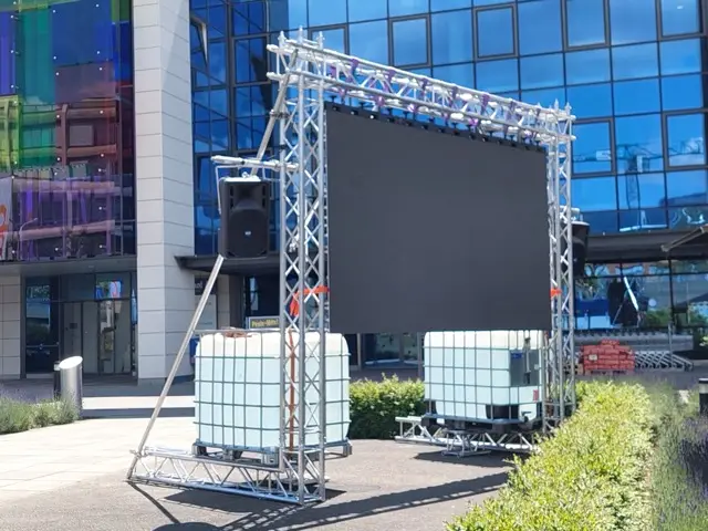 Public Viewing in Olten – LED-Screen 3.5x2m, Beschallungsanlage und Zelt.