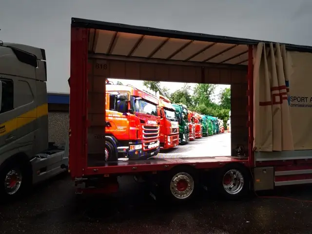 LKW Treffen in Malters LU – LED-Screen 3.5x2m auf LKW Anhänger zur Visualisierung Fotos und Werbung.