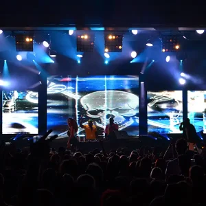 LED Screen P3.9, 5.5 x 3m + 4 Stück 2 x 3m. Konzert Daddy Yankee Stadthalle Dietikon 2015
